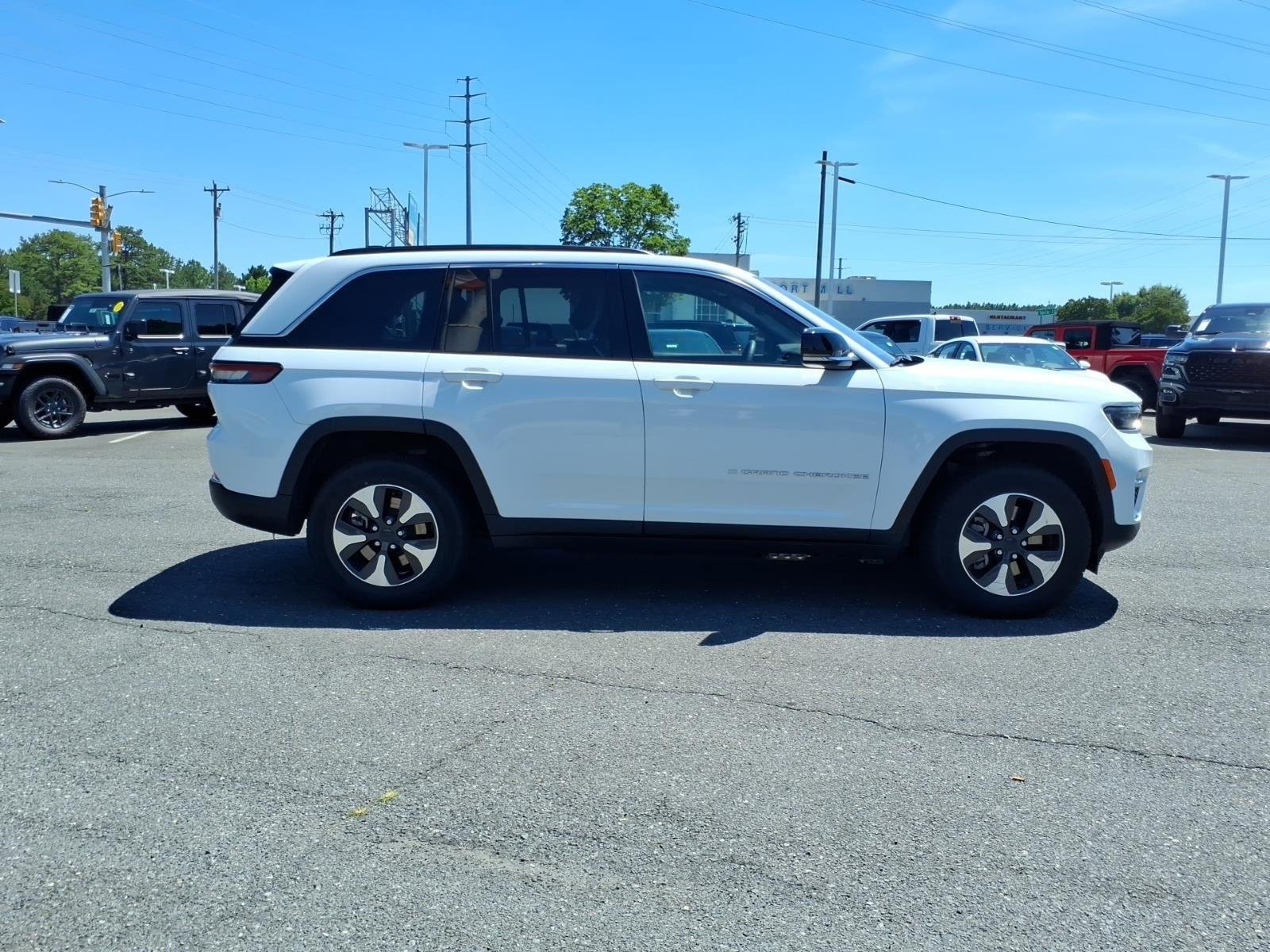 Certified Used 2024 Bright White Clearcoat Jeep LIMI image 11