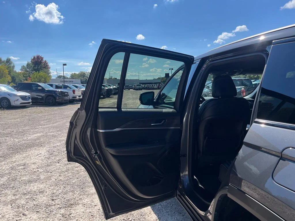 Used 2024 Gray Metallic Jeep Limited image 31