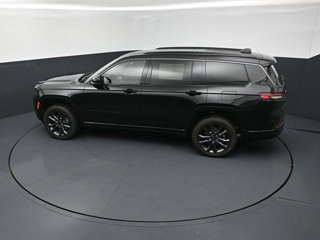 New 2026 Diamond Black Crystal Pearl-Coat Exterior Paint Jeep Limited image 15
