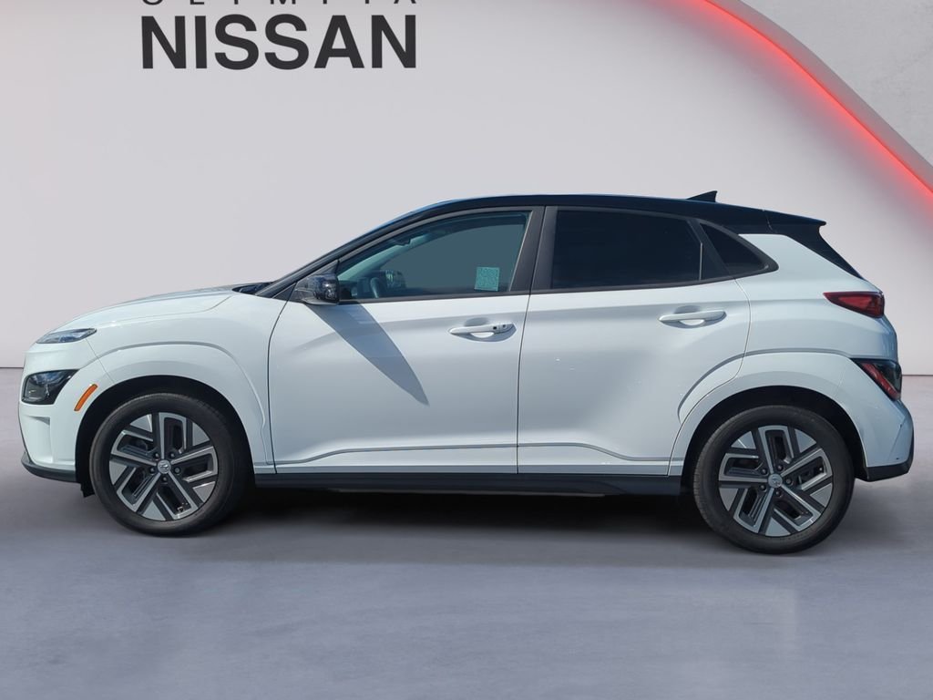 Used 2023 White Hyundai SE image 3