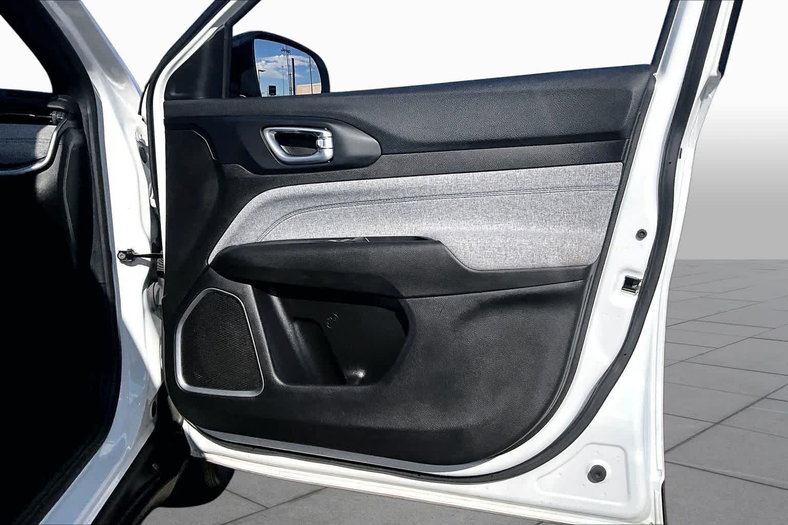 Used 2024 Bright White Clearcoat Jeep Latitude image 23