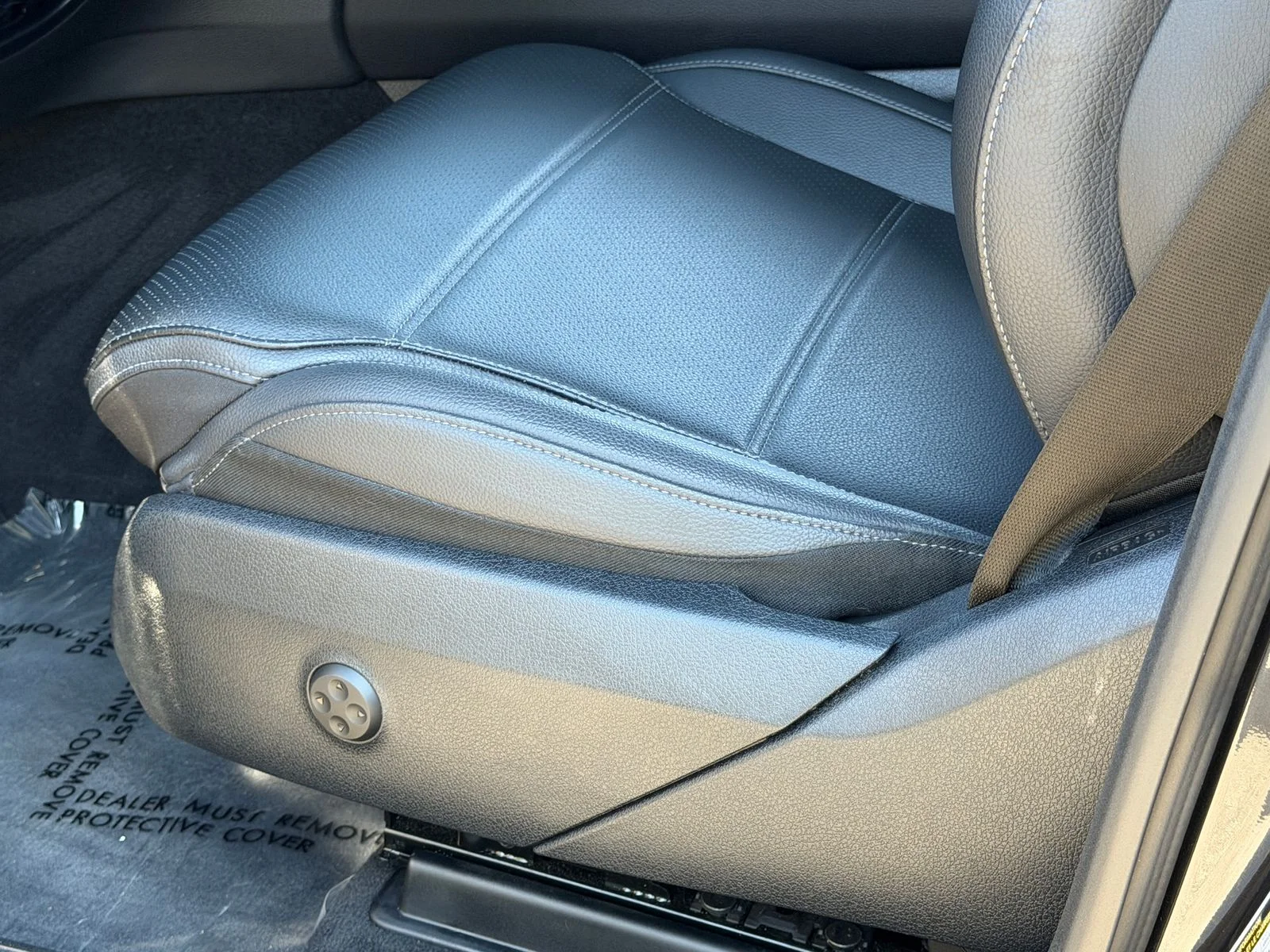 Used 2024  Mercedes-Benz GLC 300 image 40
