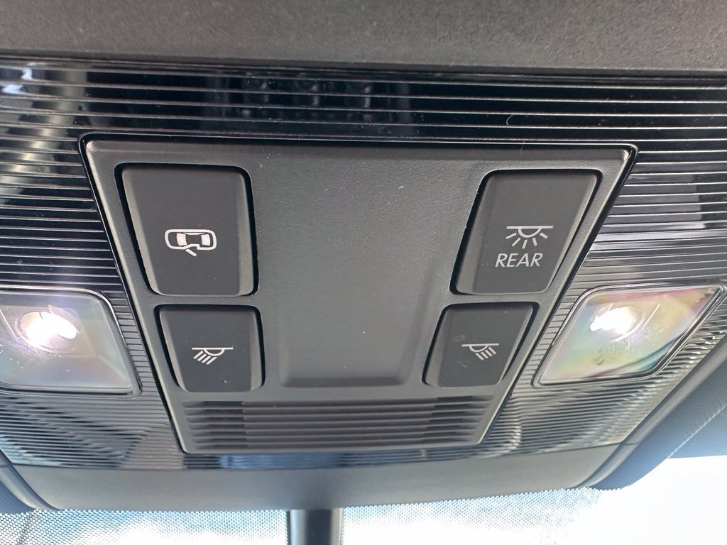 Certified Used 2023  Volkswagen 2.0T SE w/Technology image 19