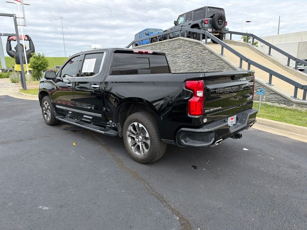 Used 2024 Black Chevrolet High Country image 5