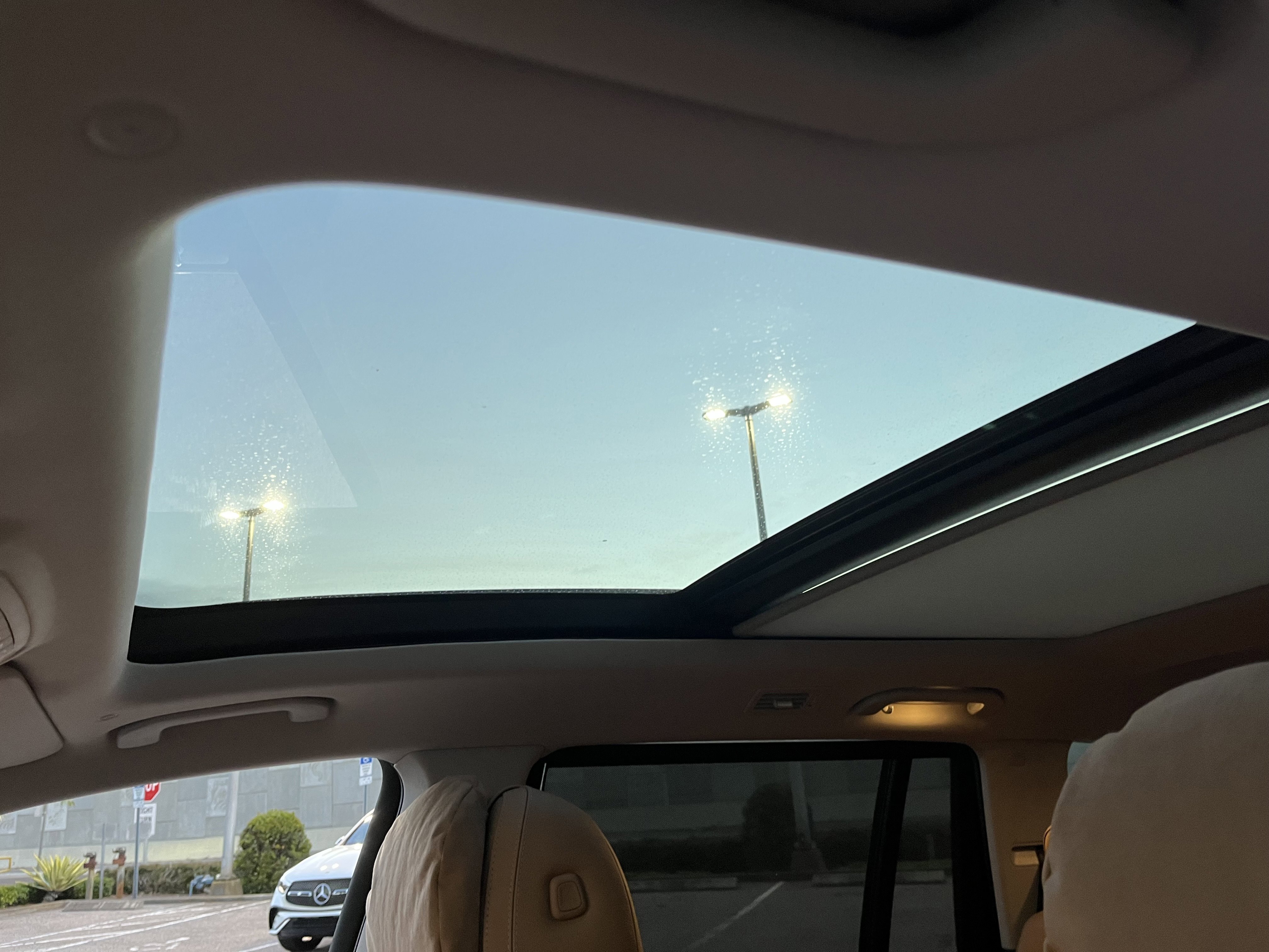 New 2026 MANUFAKTUR Moonlight White Metallic Mercedes-Benz GLS 450 image 33