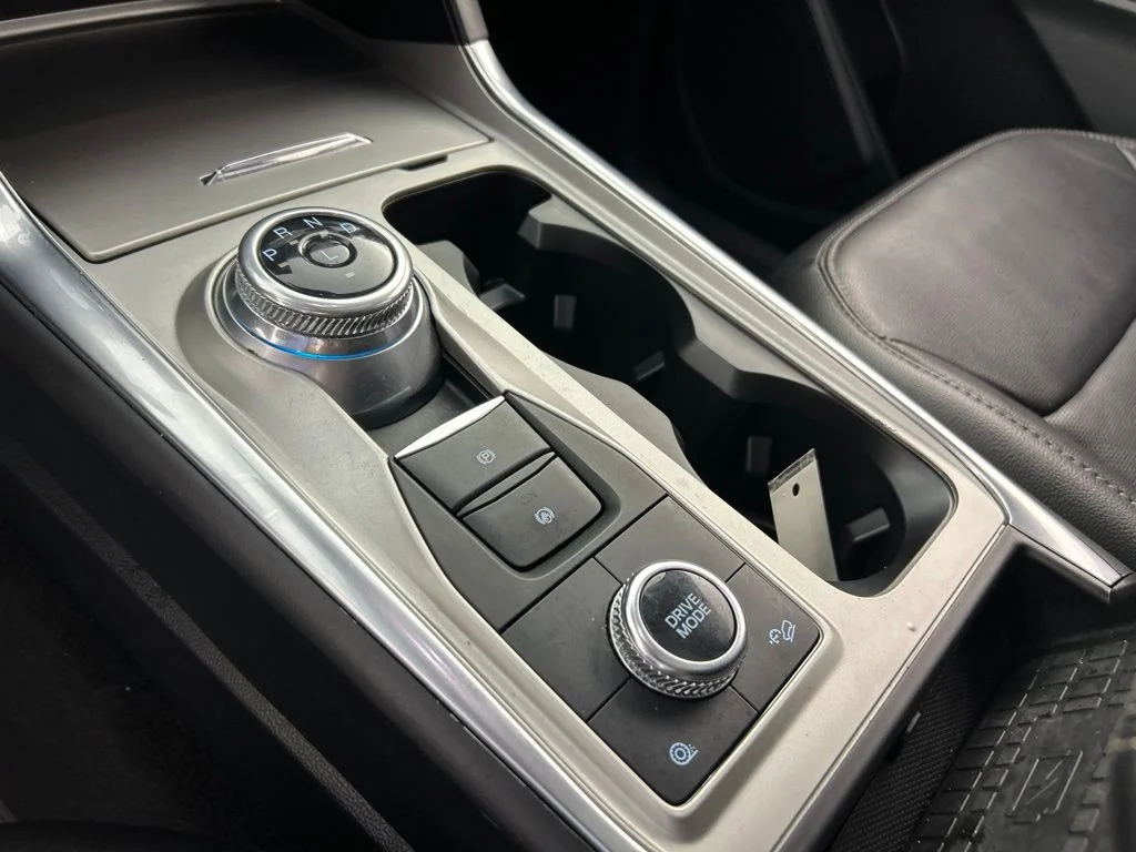 Used 2023 Silver Ford Limited image 18