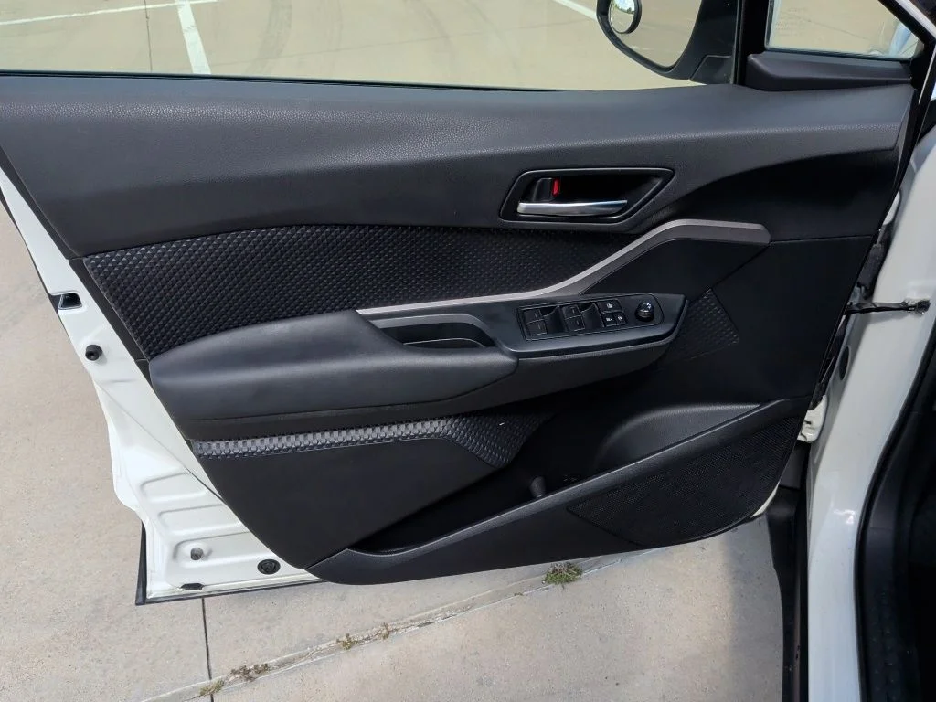 Used 2020 White Toyota LE image 10