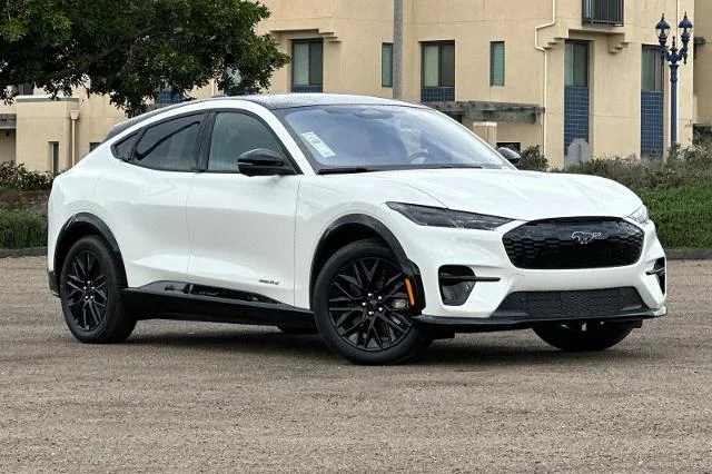 New 2026 Star White Metallic Tri-coat Ford Premium image 25