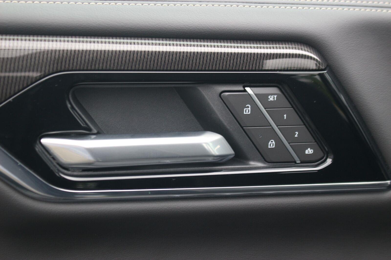 Used 2026 Onyx Black GMC Elevation image 17