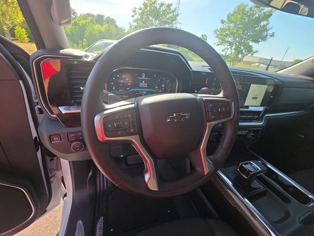 Used 2025 White Chevrolet RST image 16