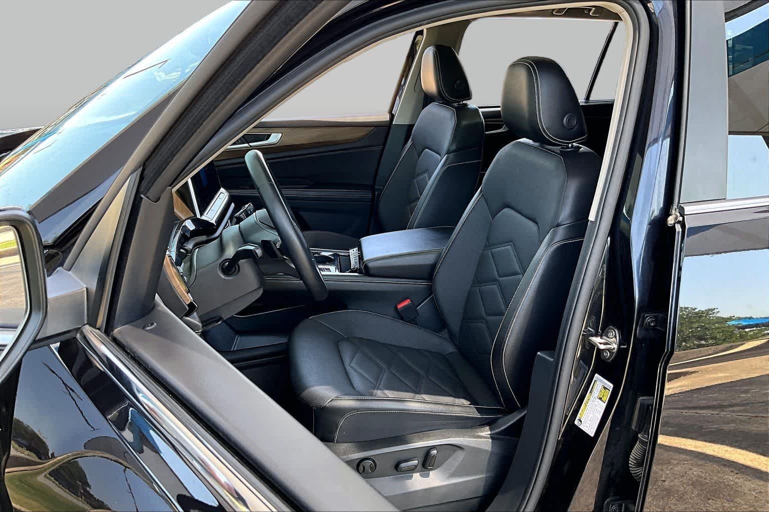 Pre-Owned 2024 Volkswagen Atlas 2.0T SE W/Technology
