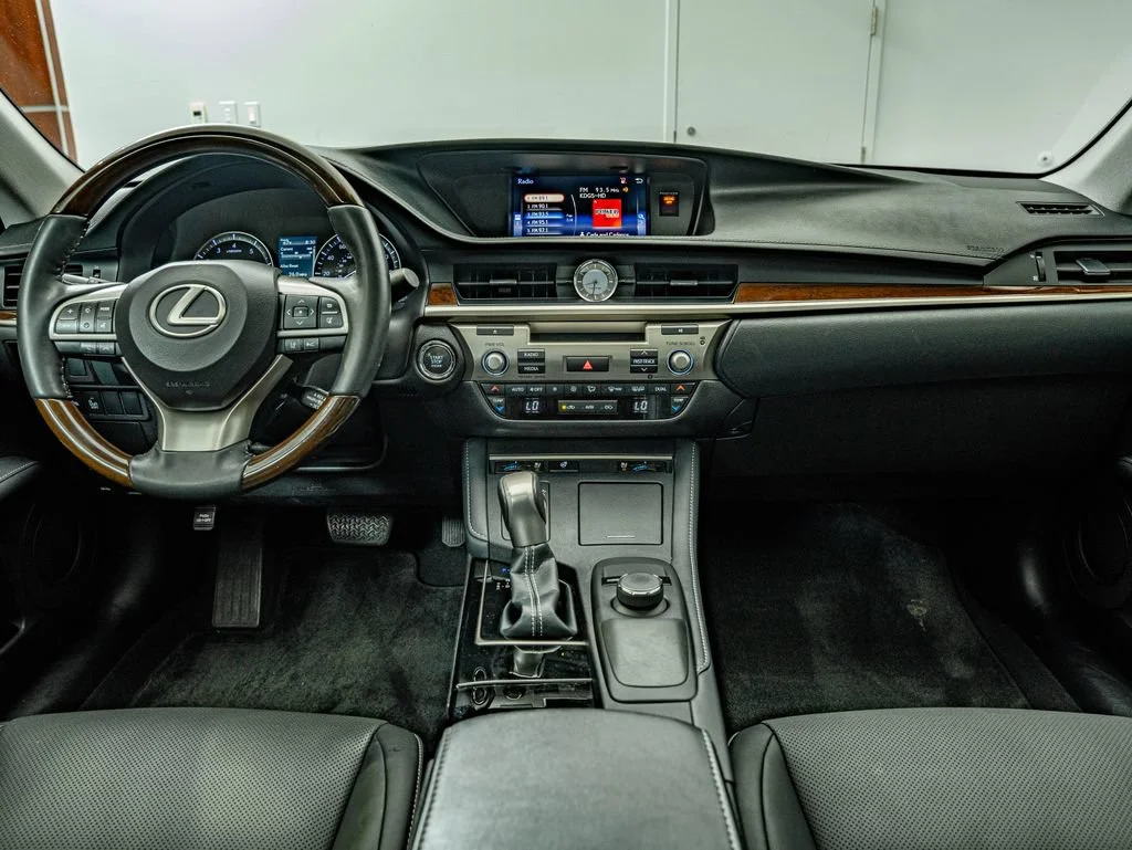 Used 2018 Silver Lexus 350 image 31