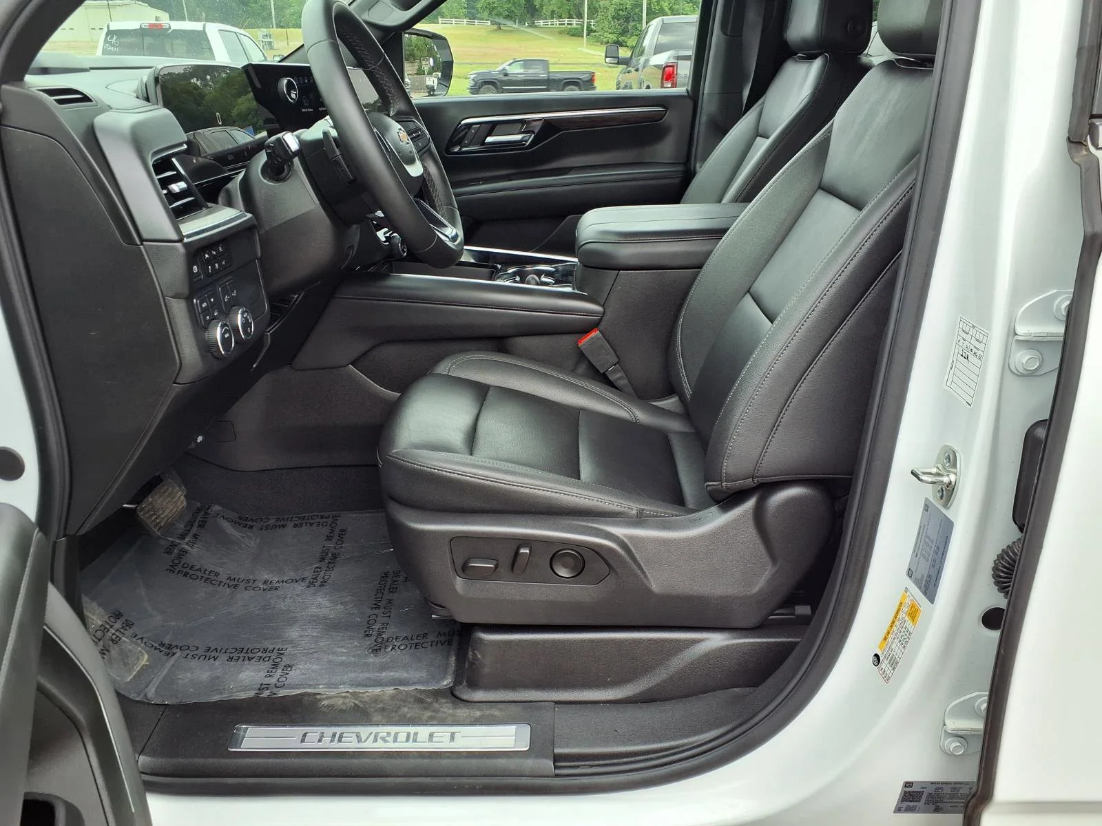 Used 2025 Summit White Chevrolet LT image 16