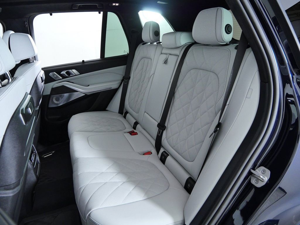 2026 BMW X5 M60i - Photo 29