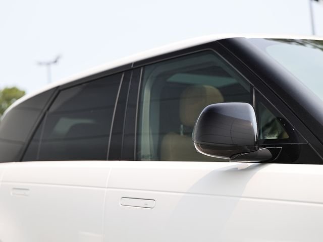 New 2026 Ostuni Pearl White LAND ROVER Dynamic SE image 16