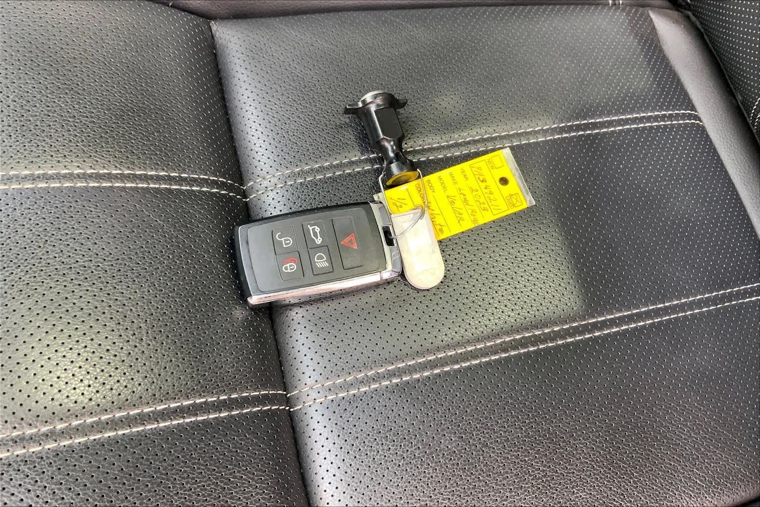 Used 2023 Fuji White Land Rover R-Dynamic S image 29