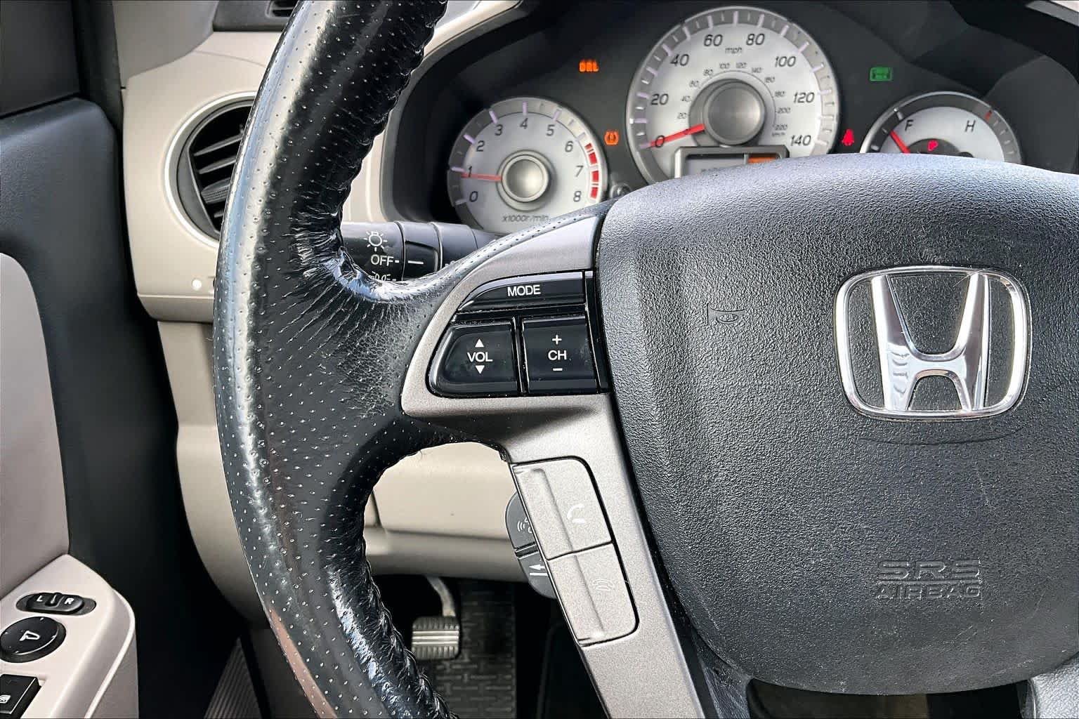 Used 2014 Alabaster Silver Metallic Honda EX-L image 24