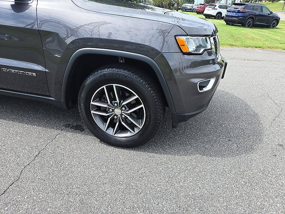 Used 2017 Granite Crystal Metallic Clearcoat Jeep Limited image 7