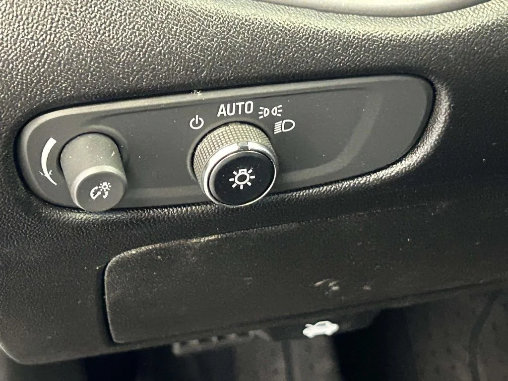 Used 2022 Black Chevrolet LS image 17