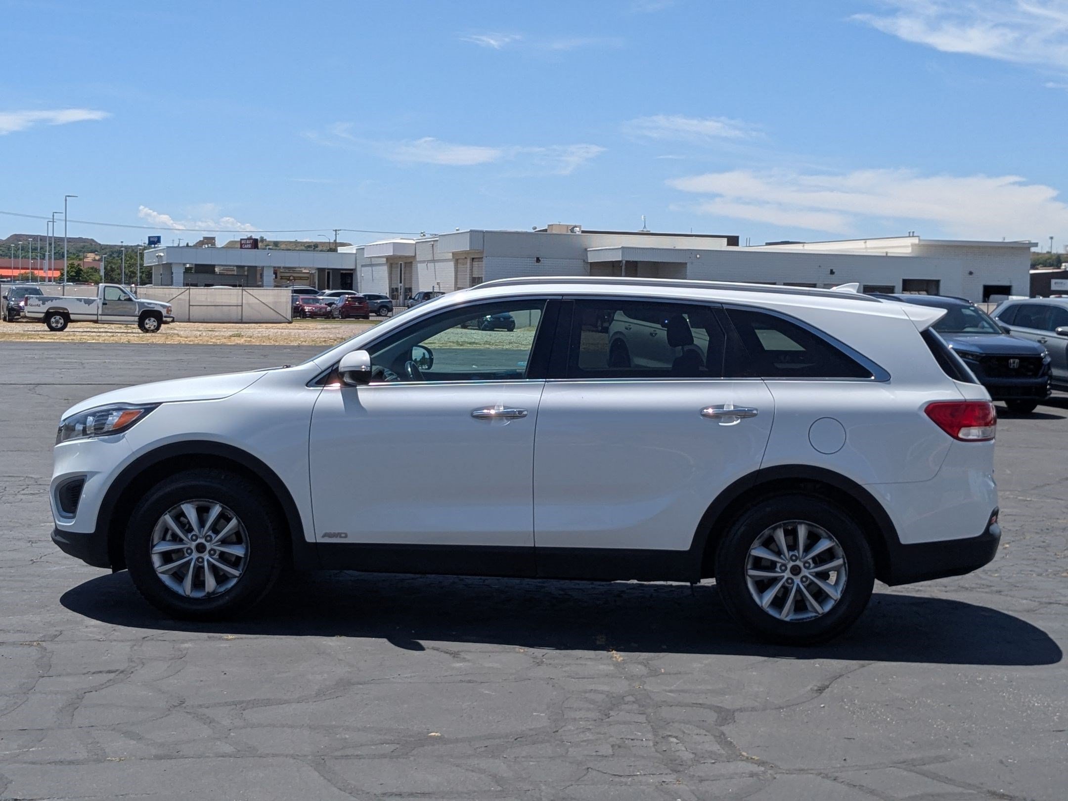 Used 2018 Snow White Pearl Kia LX image 7