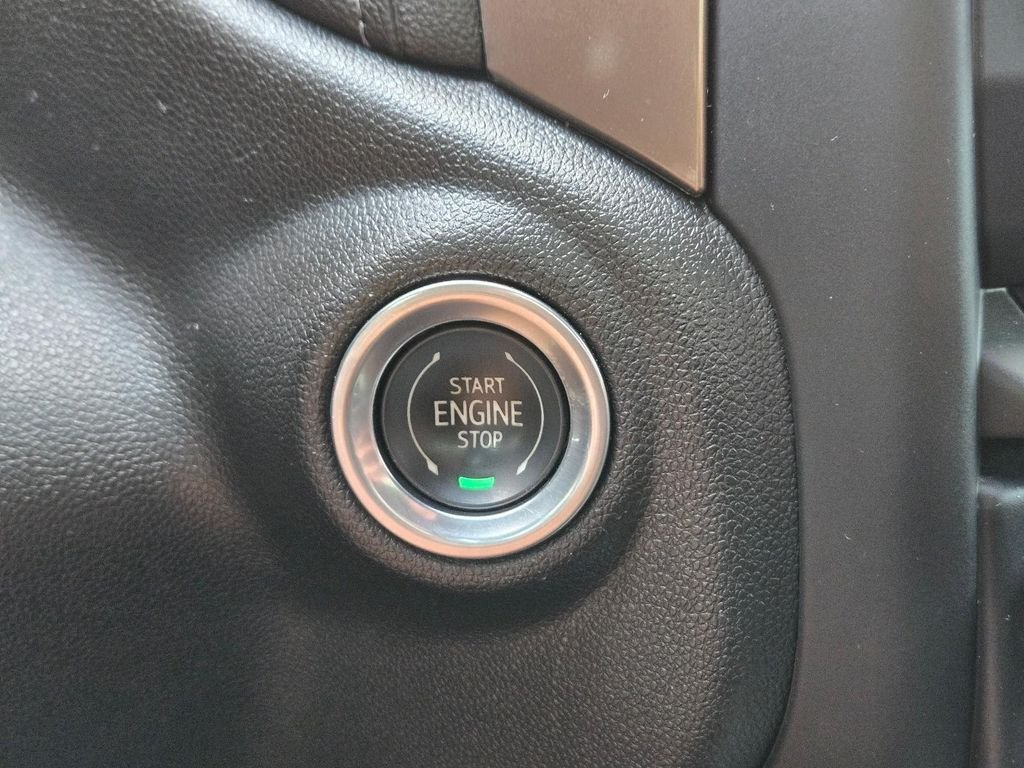 Used 2021 White Chevrolet High Country image 29