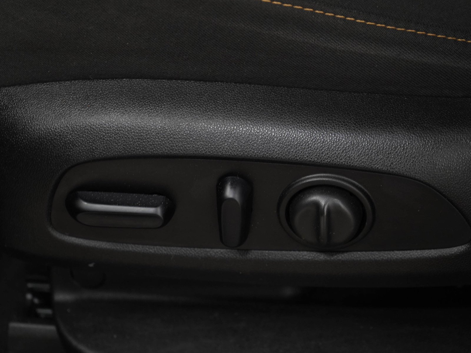 Used 2018 Mosaic Black Metallic Chevrolet Cloth w/1LT image 24
