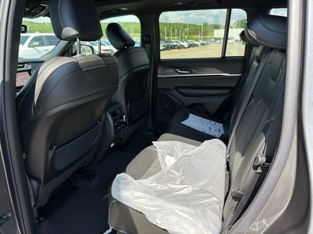 New 2026 Baltic Gray Metallic Clear-Coat Exterior Paint Jeep Altitude image 9