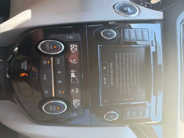 Used 2019 Silver Nissan SL image 24