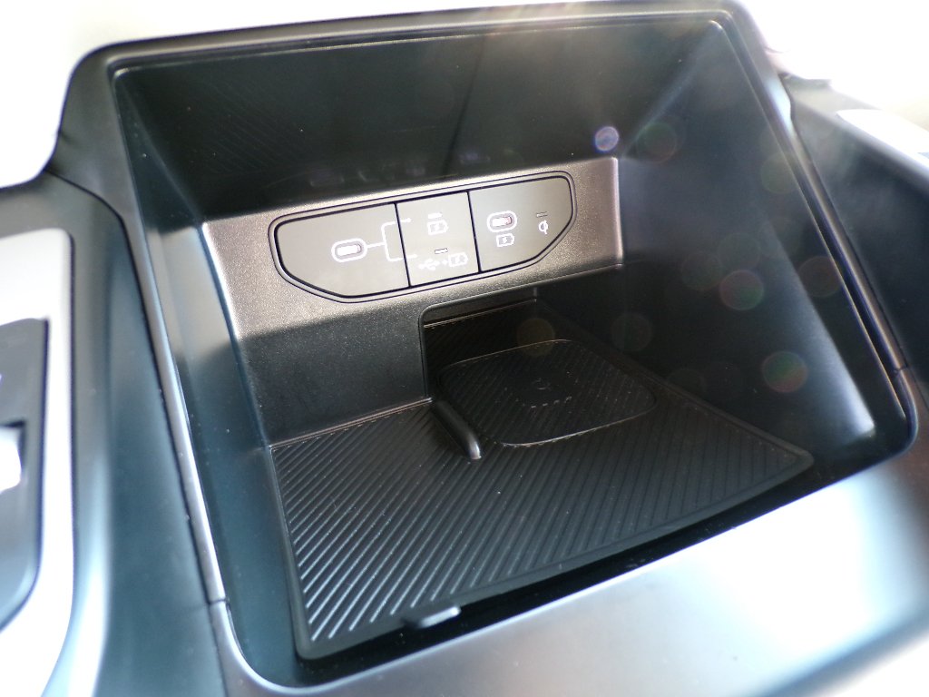 Used 2024 Jungle Green Kia X-Line EX image 23