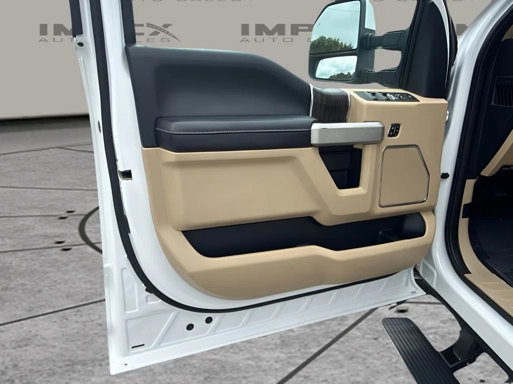 Used 2020 White Ford Lariat image 22