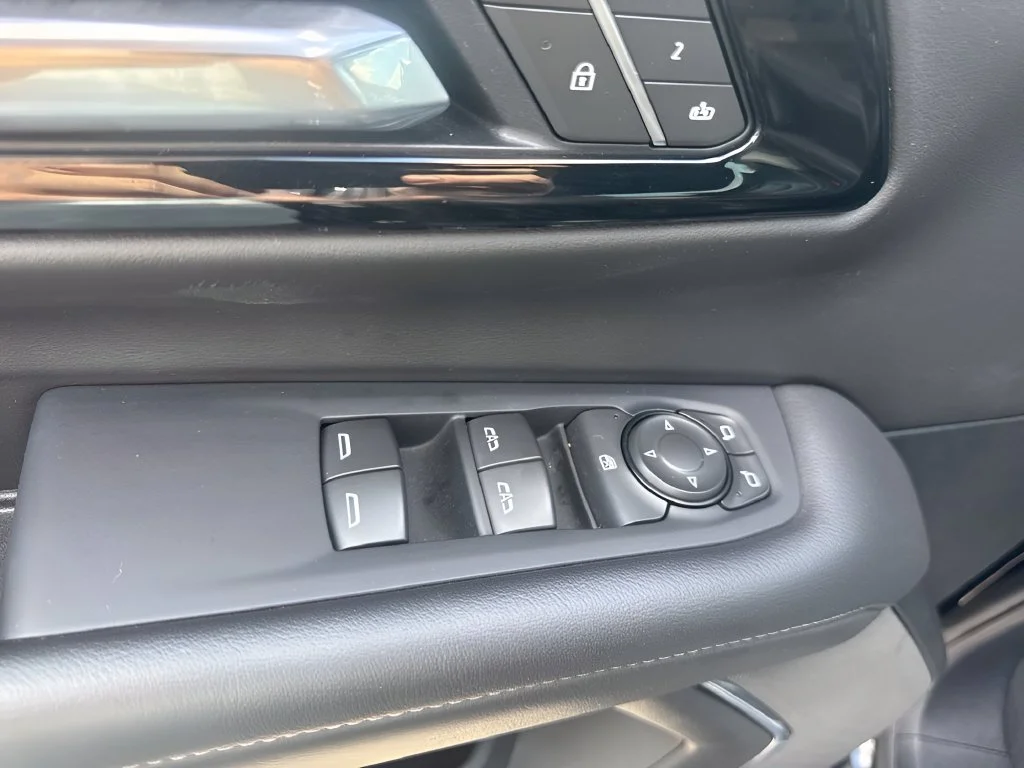 Used 2025 Black Chevrolet LT image 27