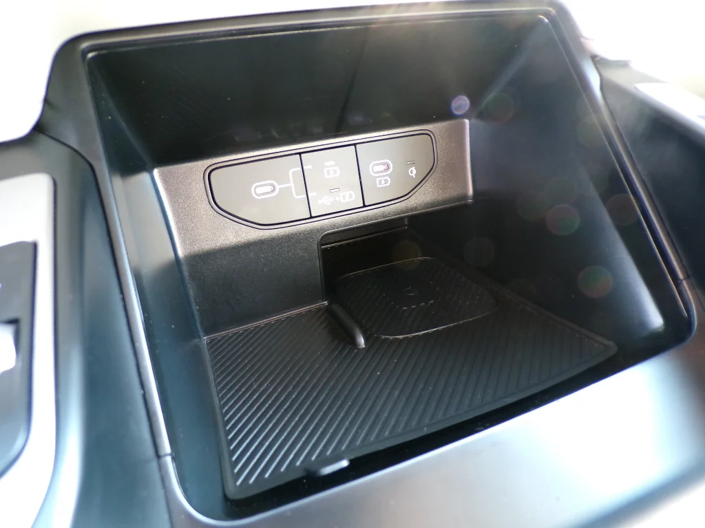 Used 2024 Jungle Green Kia X-Line EX image 31