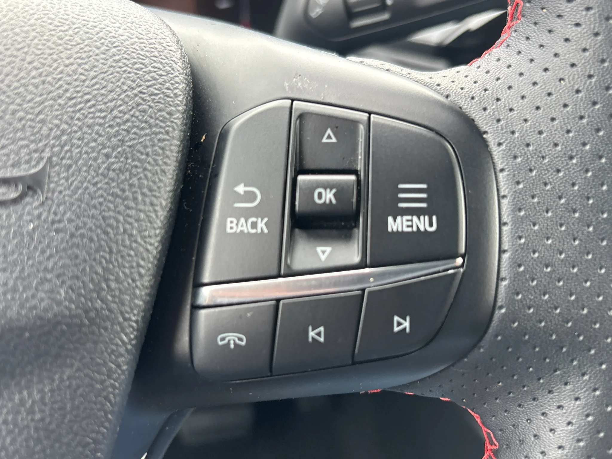 Used 2025 Space Silver Ford ST-Line Select image 17
