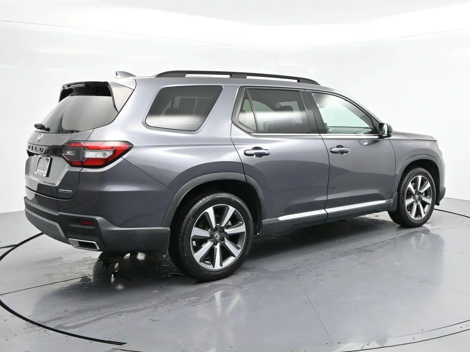 Used 2024 Modern Steel Metallic Honda Touring image 7