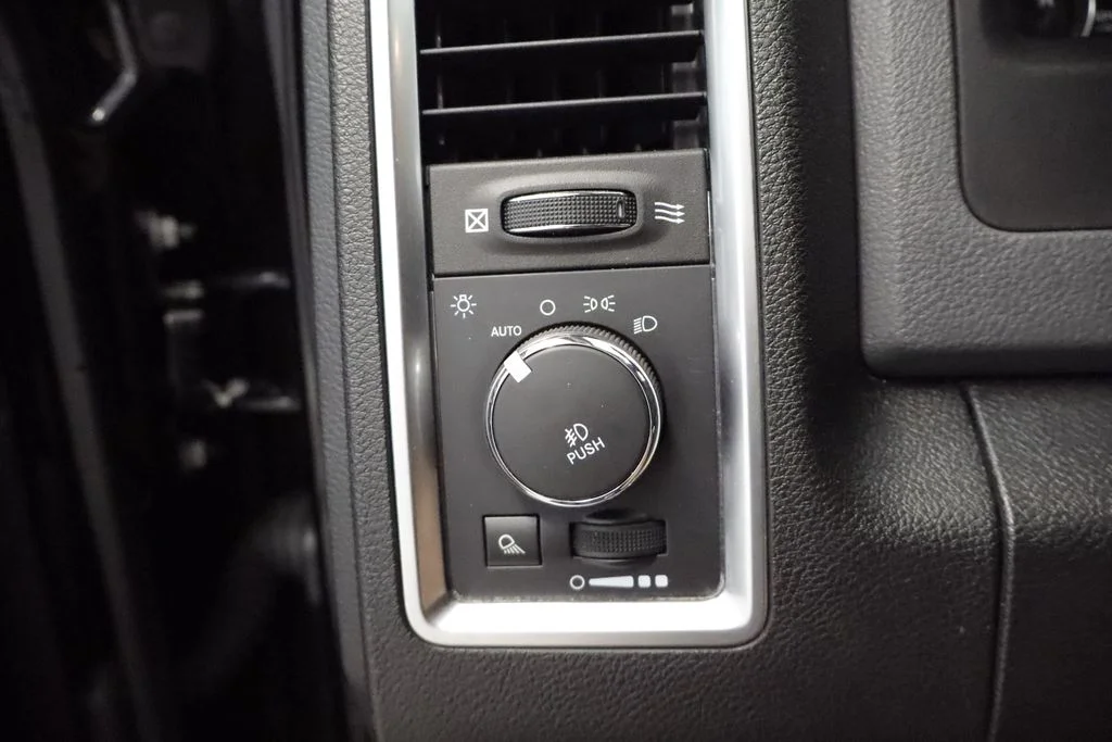 Used 2014 Black Ram Big Horn image 23