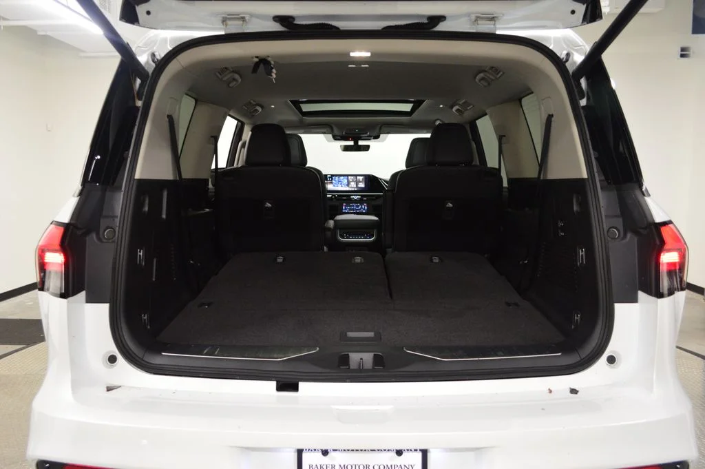 Certified Used 2025 White INFINITI PURE image 40