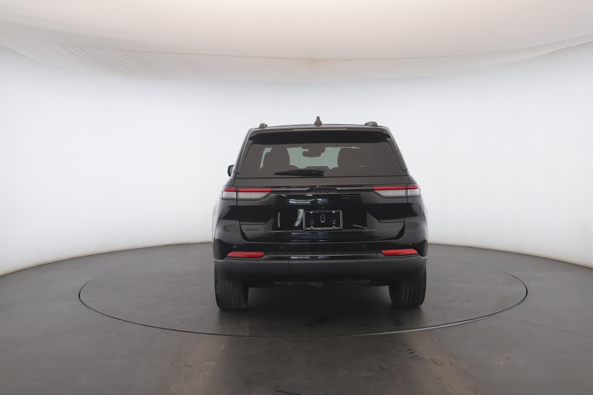 Used 2023 Diamond Black Crystal Pearlcoat Jeep Altitude 4x4 image 20