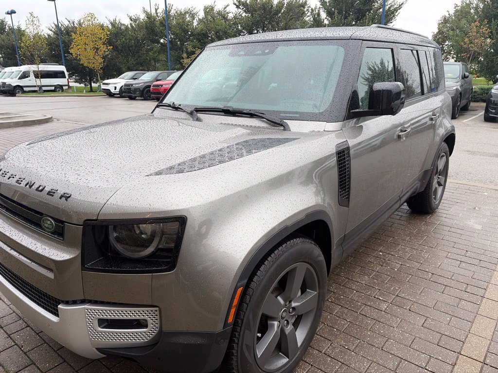 Certified Used 2025 Silicon Silver Premium Metallic Land Rover S image 1