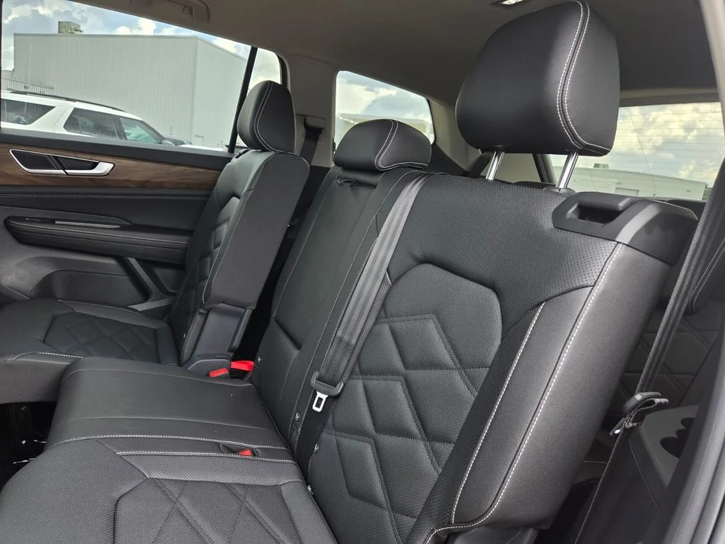 New 2026 Silver Volkswagen 2.0T SE image 24
