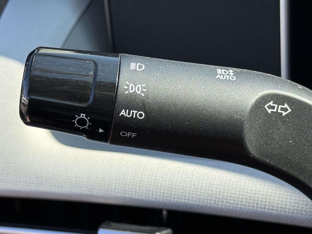 Certified Used 2025 Green Hyundai SEL Convenience image 24
