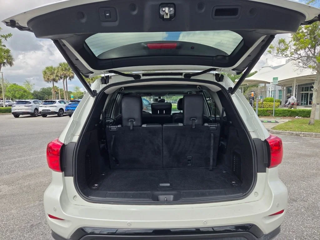 Used 2020 Pearl White Tricoat Nissan SL image 30