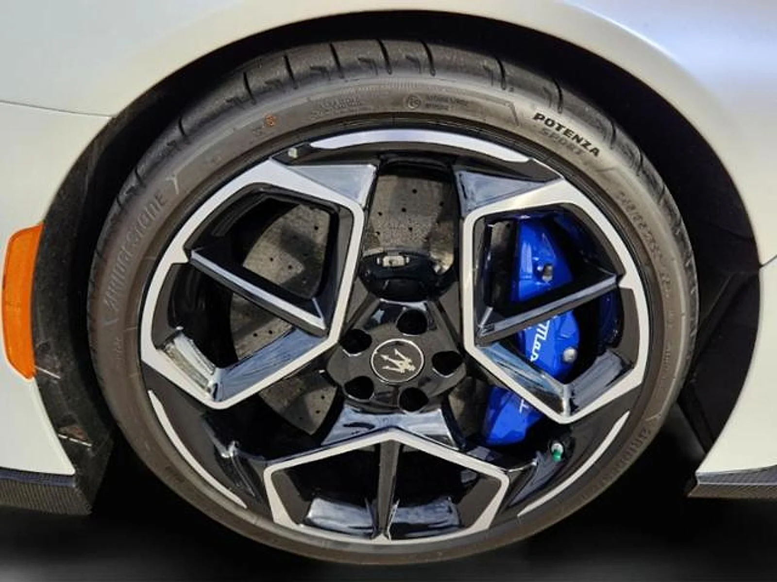 New 2022 Bianco Audace Maserati  image 9