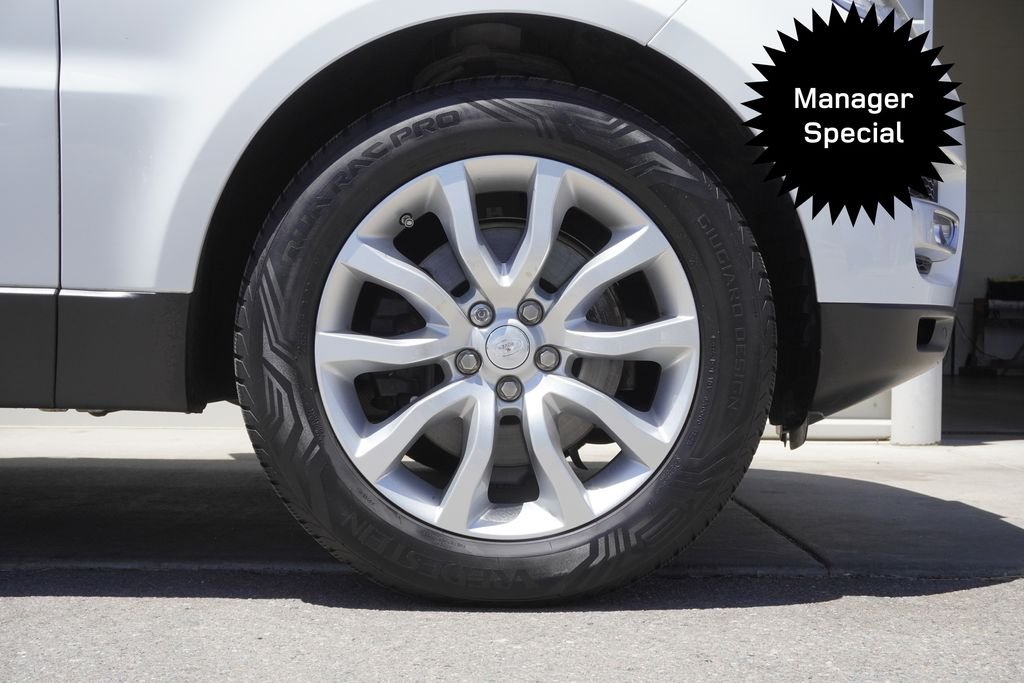 Used 2016 White Land Rover 3.0L V6 Supercharged HSE image 33