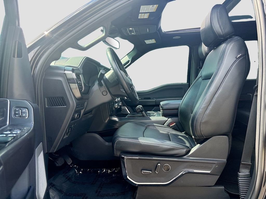 Used 2024  Ford Lariat image 40