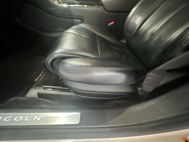Used 2017 Gold Lincoln Select image 18