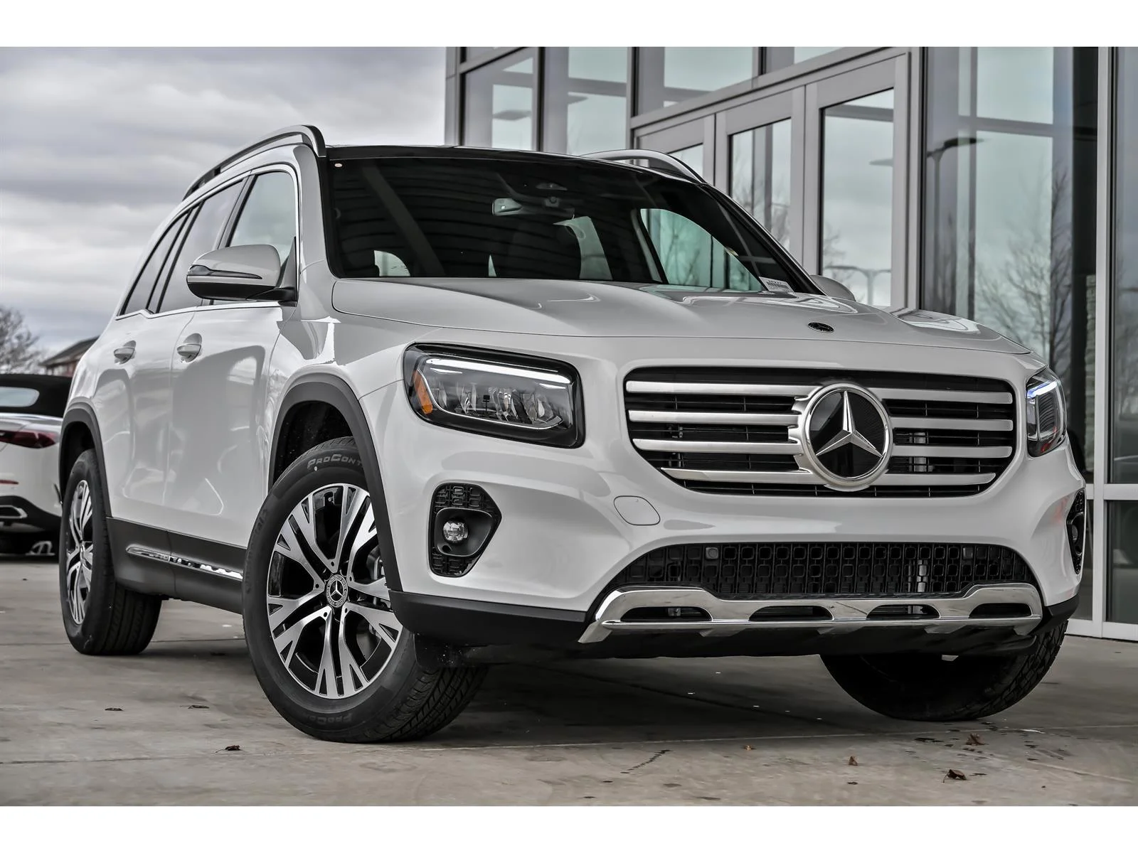 New 2026 Polar White Mercedes-Benz GLB 250 image 1