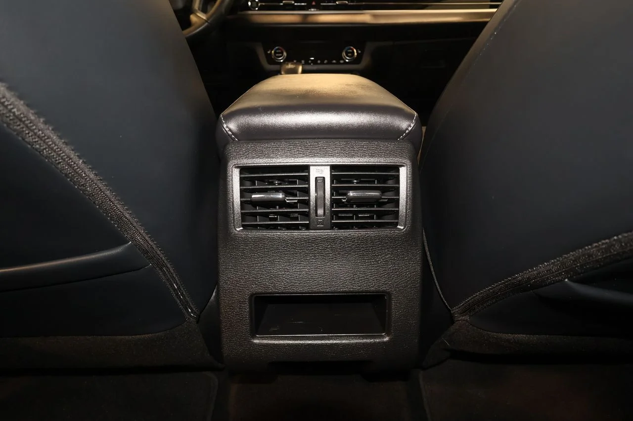 Used 2025 Gray Mitsubishi SE image 31