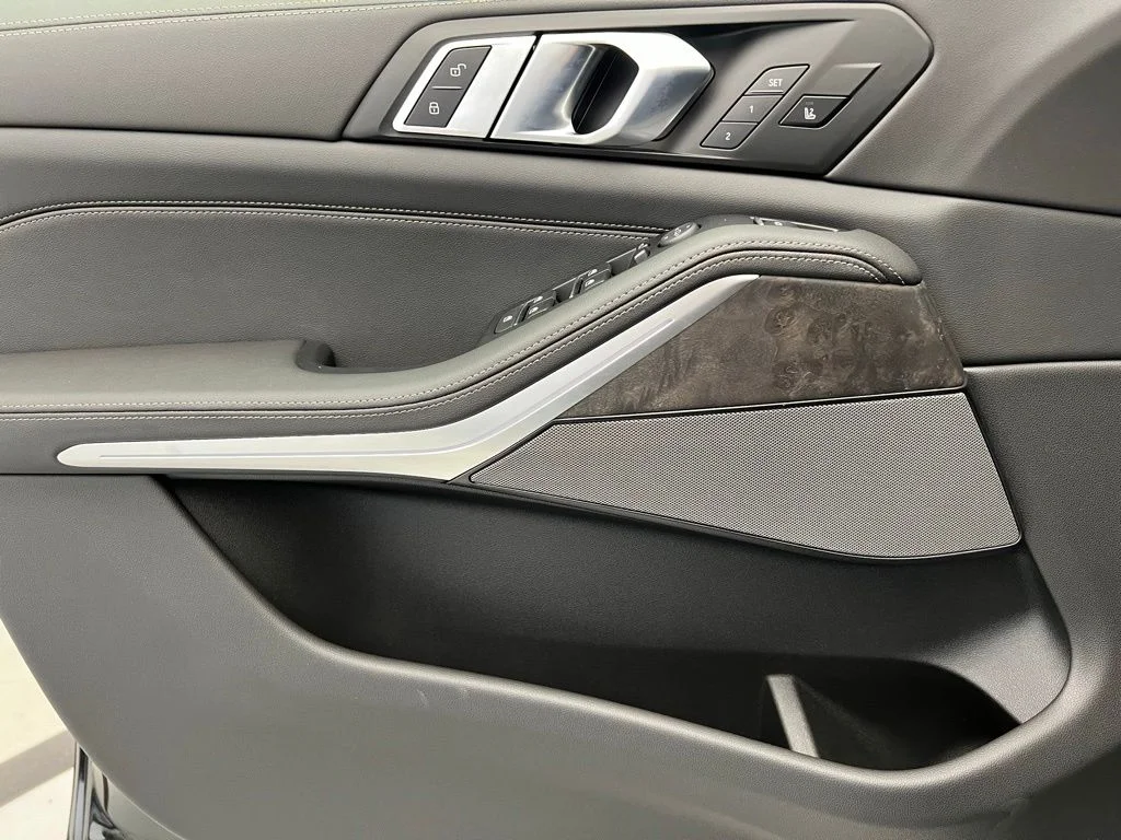 New 2026 Black Sapphire Metallic BMW sDrive40i image 21