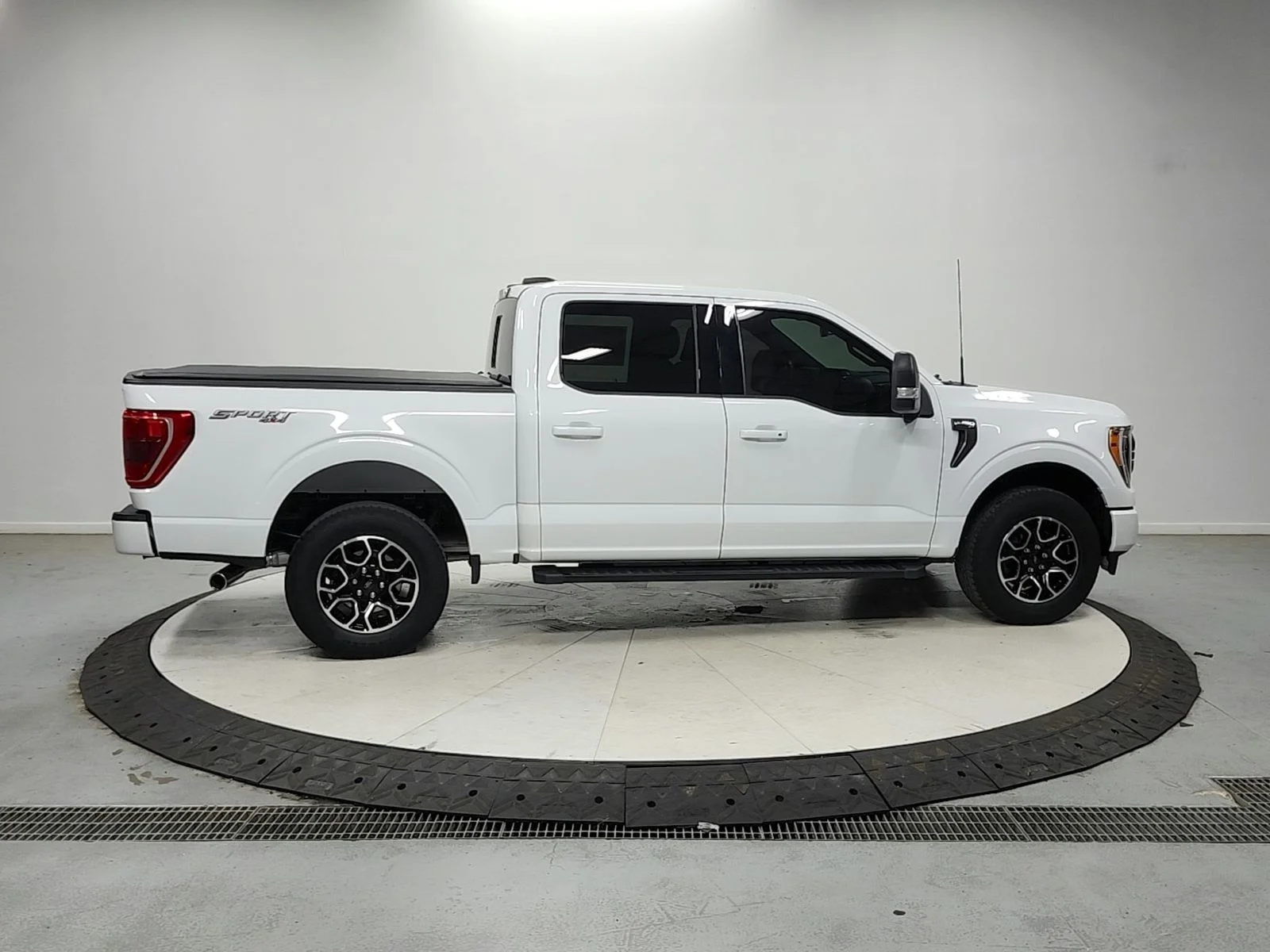 Used 2023 White Ford XLT image 9