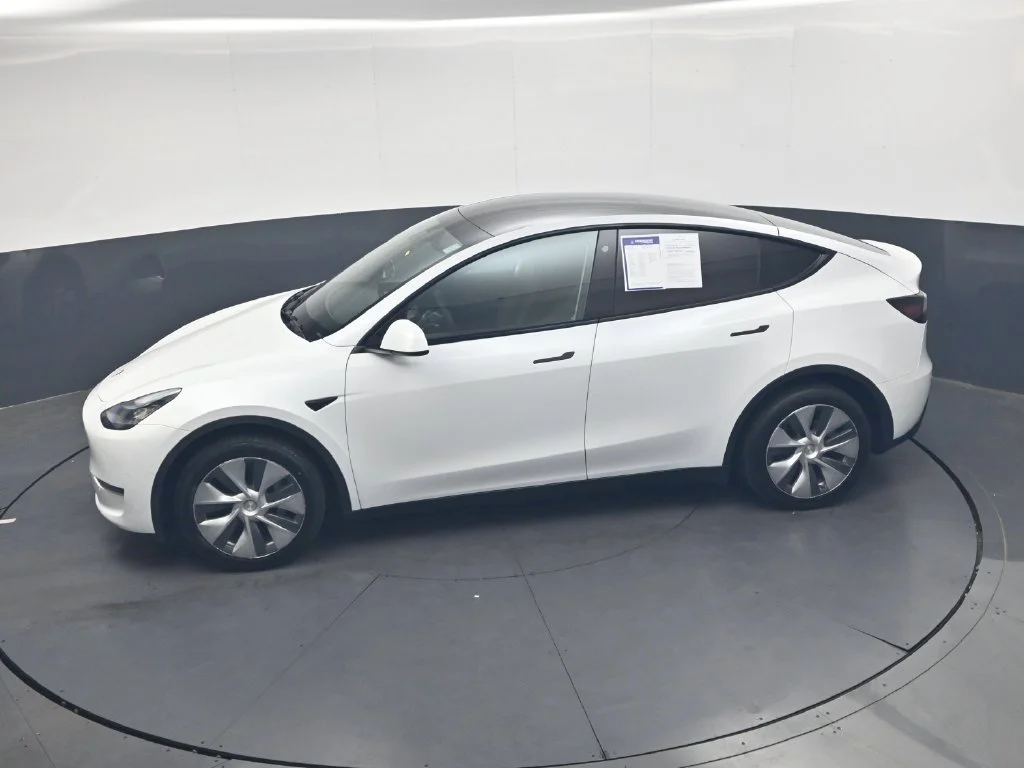 Used 2022  Tesla Long Range image 17